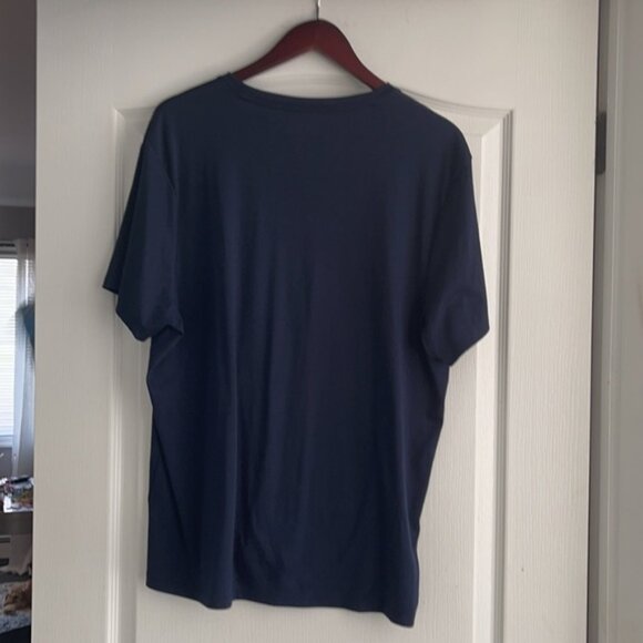Men’s alfani vneck navy stretch T-shirt - Picture 2 of 4